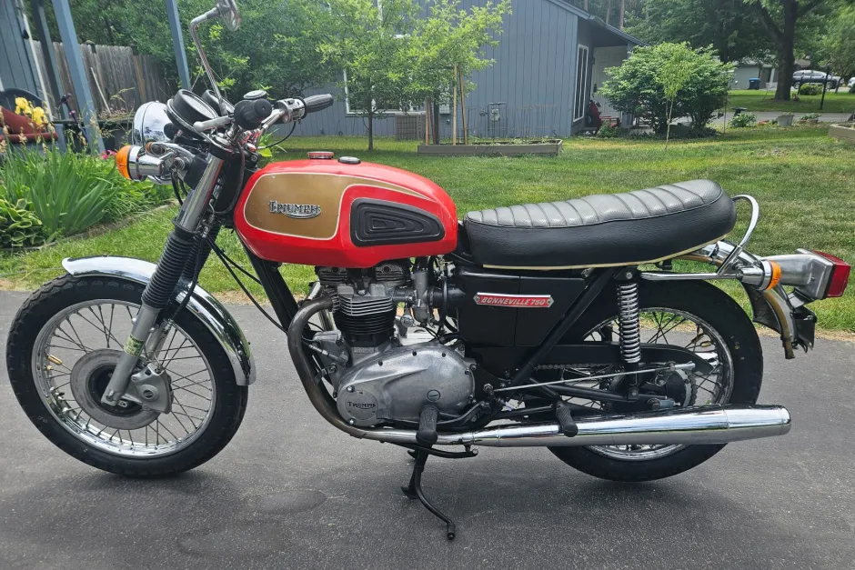Ilustrasi triumph bonneville untuk artikel 1973 Triumph Bonneville T140V Dijual Tanpa Reserve