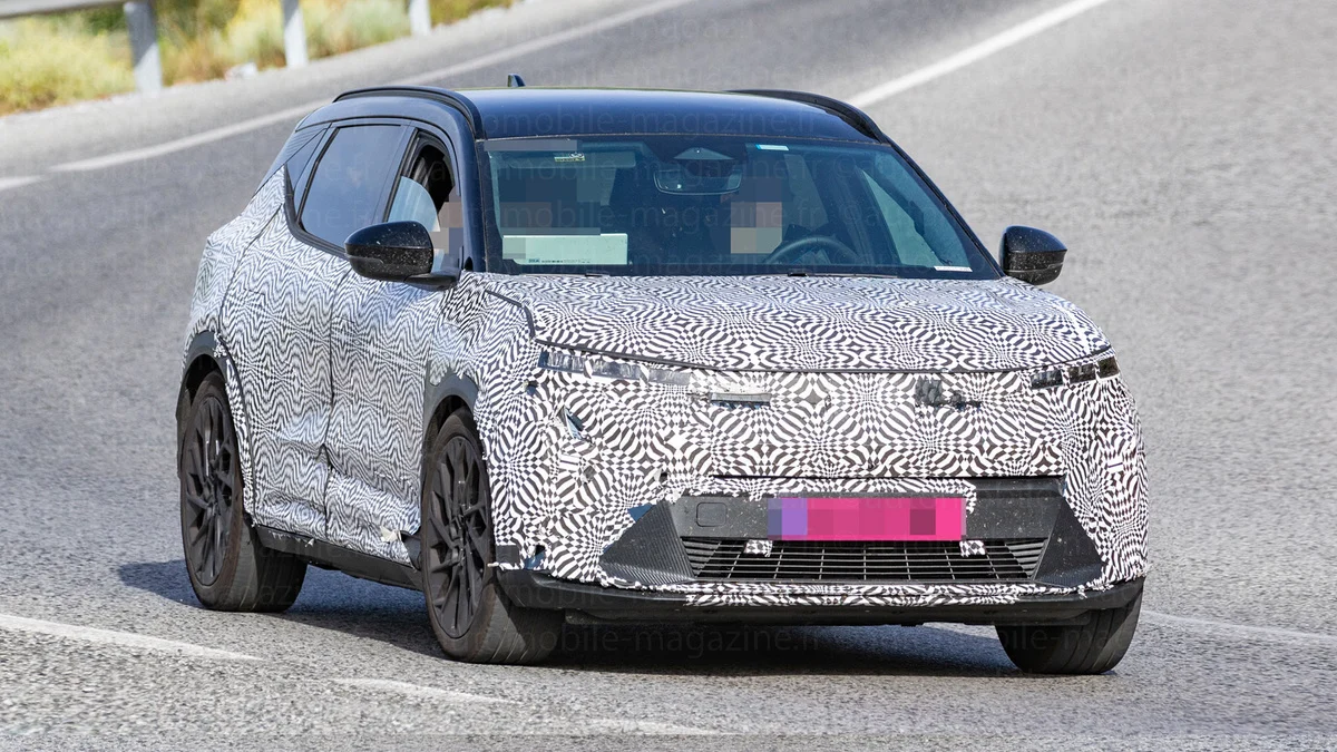 Ilustrasi renault scenic untuk artikel Renault Scenic restyle: prototipe pertama tertangkap di jalan